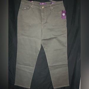 Brand New Gloria Vanderbilt Jeans  
~Size 14    
~14 Stretch Short Missy
Tapered